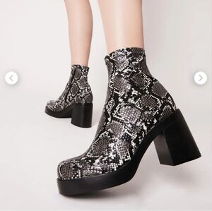 NEW STEVE MADDEN CHUNKY PLATFORM BOOTS